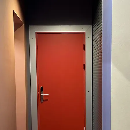 Reddoor 11 Freeparking Aparthotel